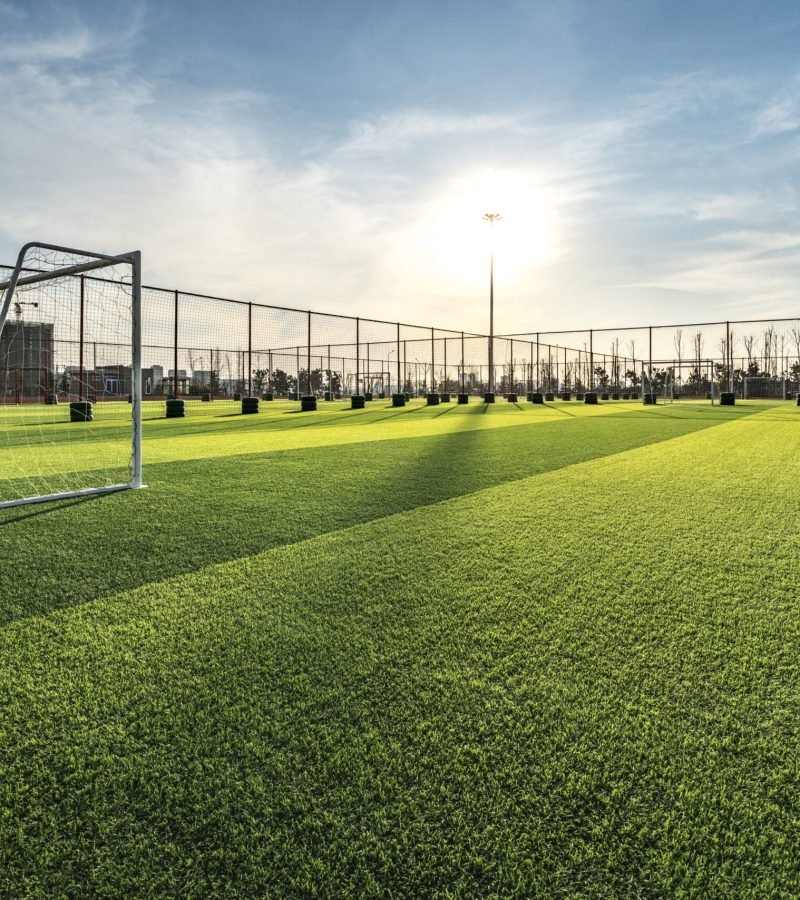 Although each site seems to be isolated, it is divided into small venues for more people to use, but there is no closed gate, just an ordinary roadside football field, completely open to the public for free use, no design elements No charge, no private property, no Unreleased property.